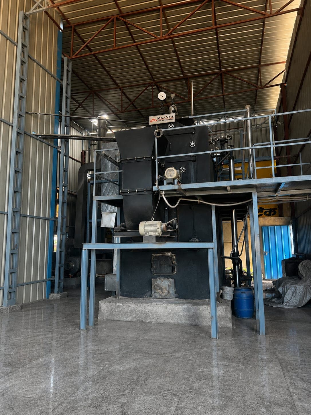 Steam boiler installation supplying process heat to the plant