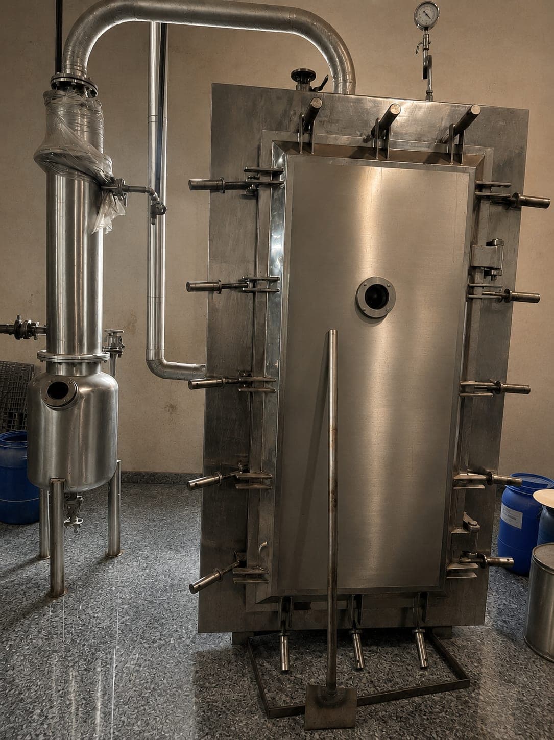 Vacuum tray dryer with condenser column alongside
